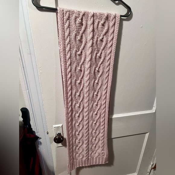 Pink knitted scarf with pearl - Picture 2 of 5